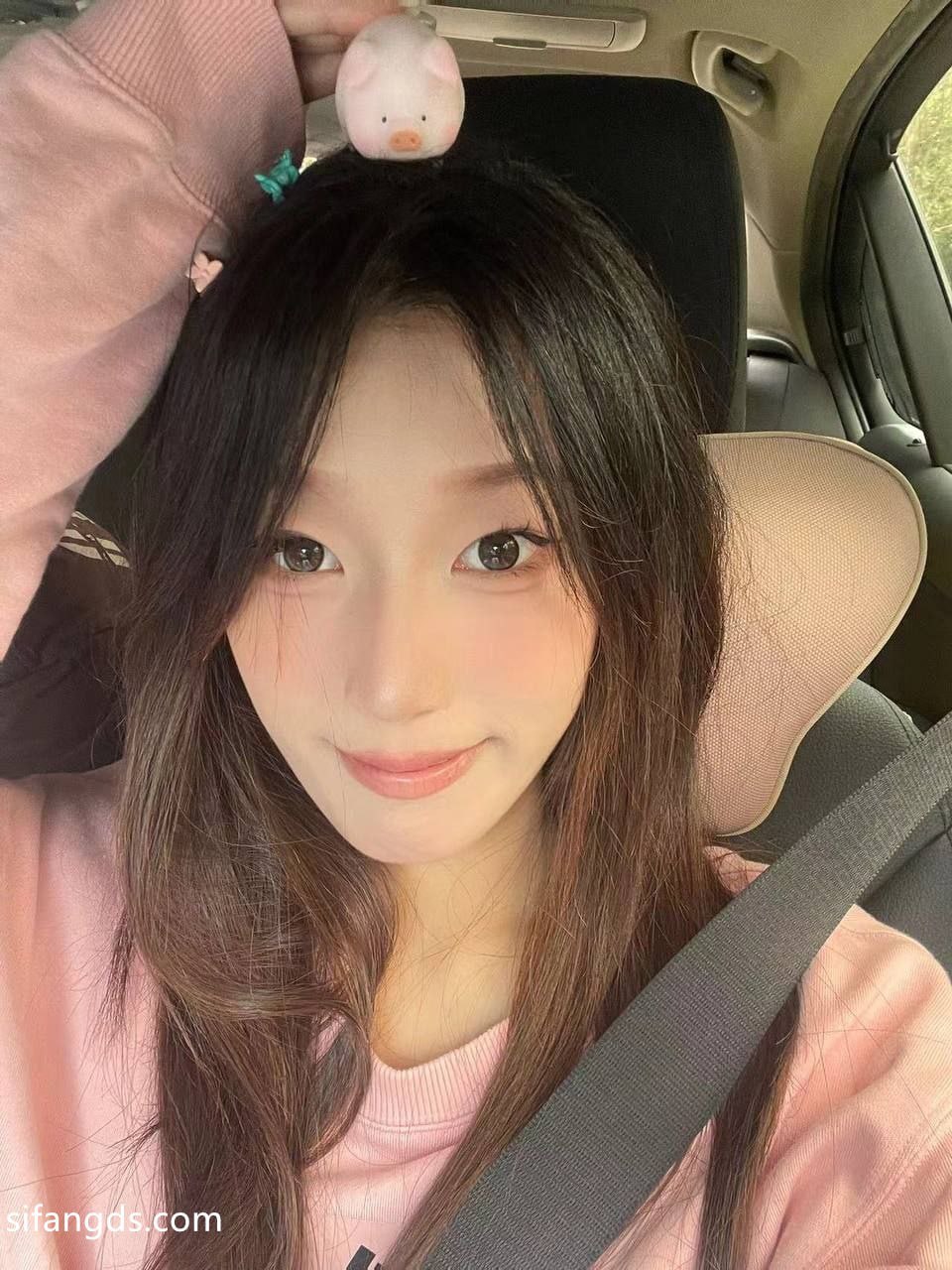 #母狗 #高颜值 #调教 高颜值气质型美女与男友玩角色扮演做爱，穿黑丝被快速抽插-赤赤哗热瓜黑料中心