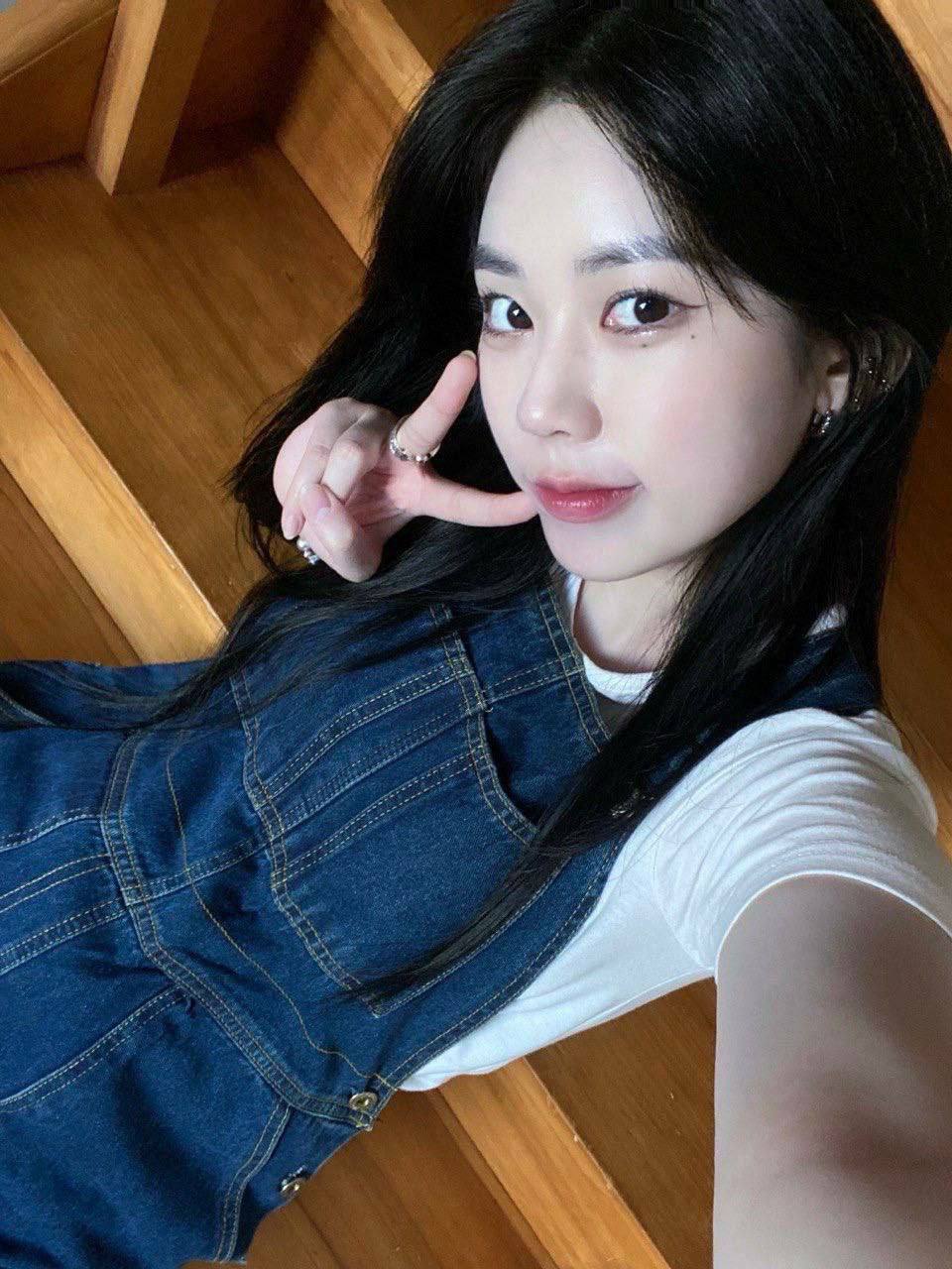 #母狗 #反差 #口交 甜美可爱的女大学生被男友调教成小母狗。舌滑JB舔蛋蛋，配-赤赤哗热瓜黑料中心