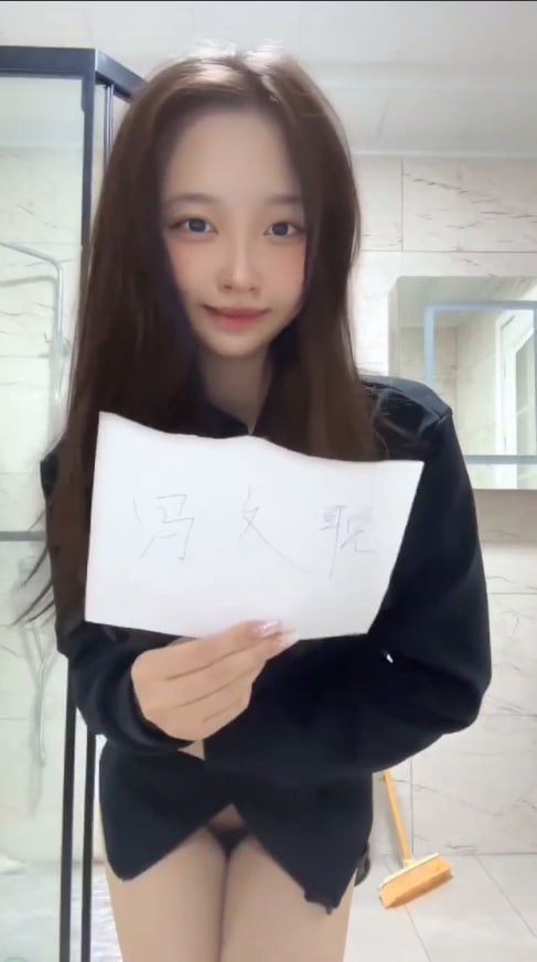 清纯大学校花在网上售卖定制视频被泄密 清纯脸蛋没想到私底下这么骚 据说几百块就可-赤赤哗热瓜黑料中心