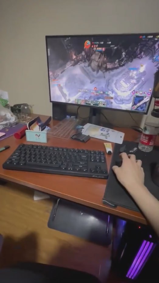 小骚货影响我打LOL 必须狠狠地教训她 踩着头抽屁股爆操-赤赤哗热瓜黑料中心