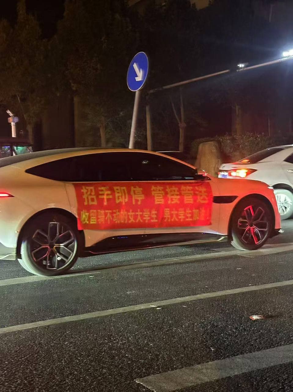 图片[10]-“移动造粪机 酒囊饭袋” 大学生共享单车骑行开封事件！几条主干道上机动车道全部沦-赤赤哗热瓜黑料中心